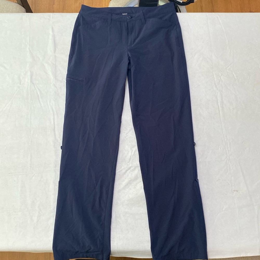 Navy lightweight Eddie Bauer pants/capris in good condition